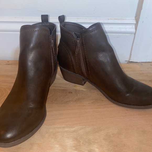 Brown booties - Picture 2 of 4